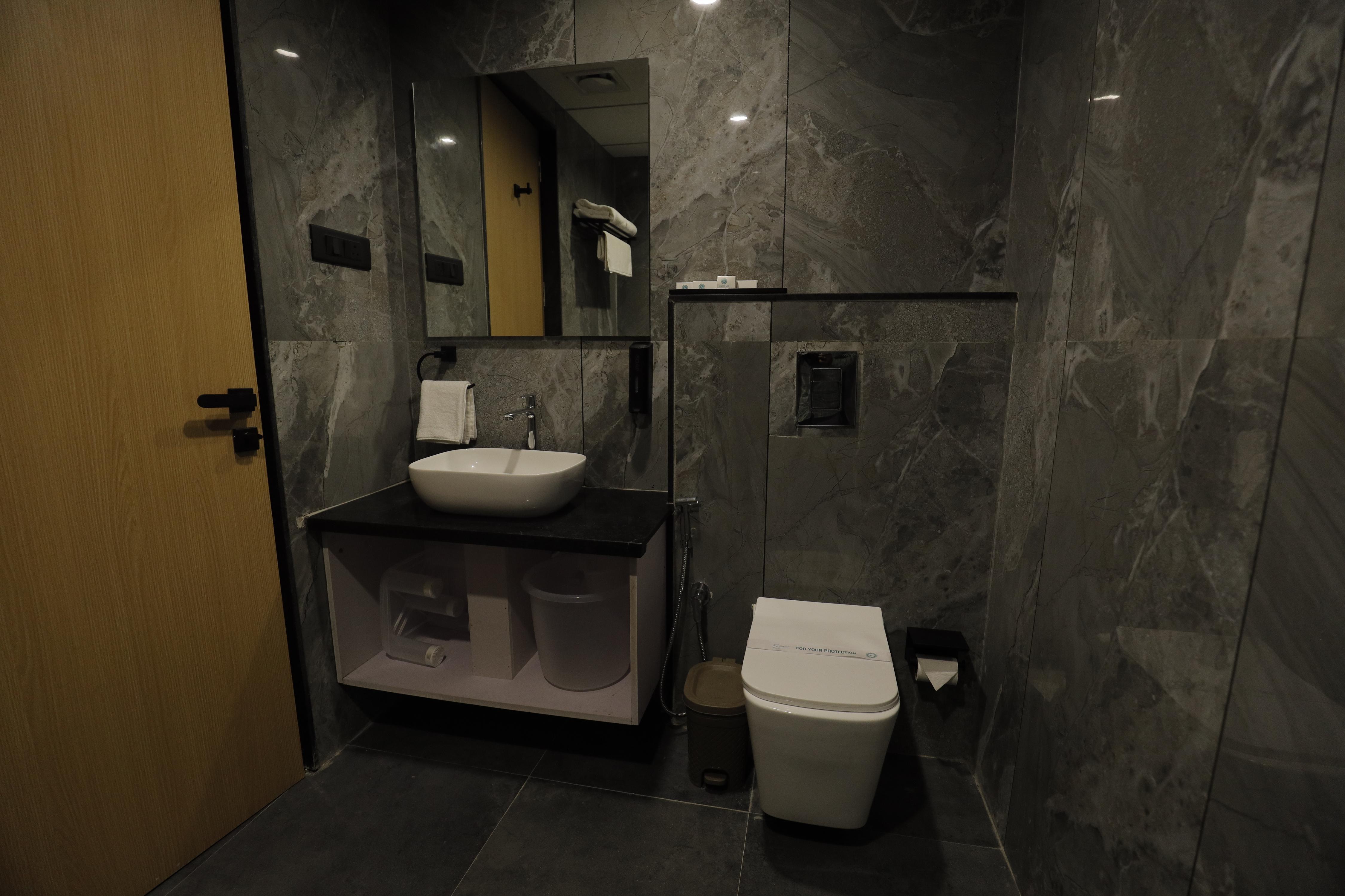White Panda Hotels SHREE RADHE DWARKA - Tap to explore photos