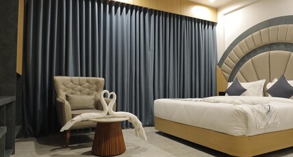 White Panda Hotels SHREE RADHE DWARKA Room Type - Deluxe Double Room with Sea View