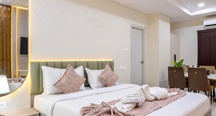 Qualia Oak - Hitech City Room Type - STUDIO KING