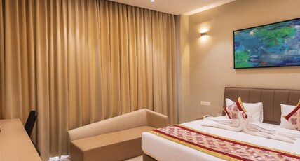 Saaz Hotel Club & Convention Centre Room Type - Deluxe King Room with City View