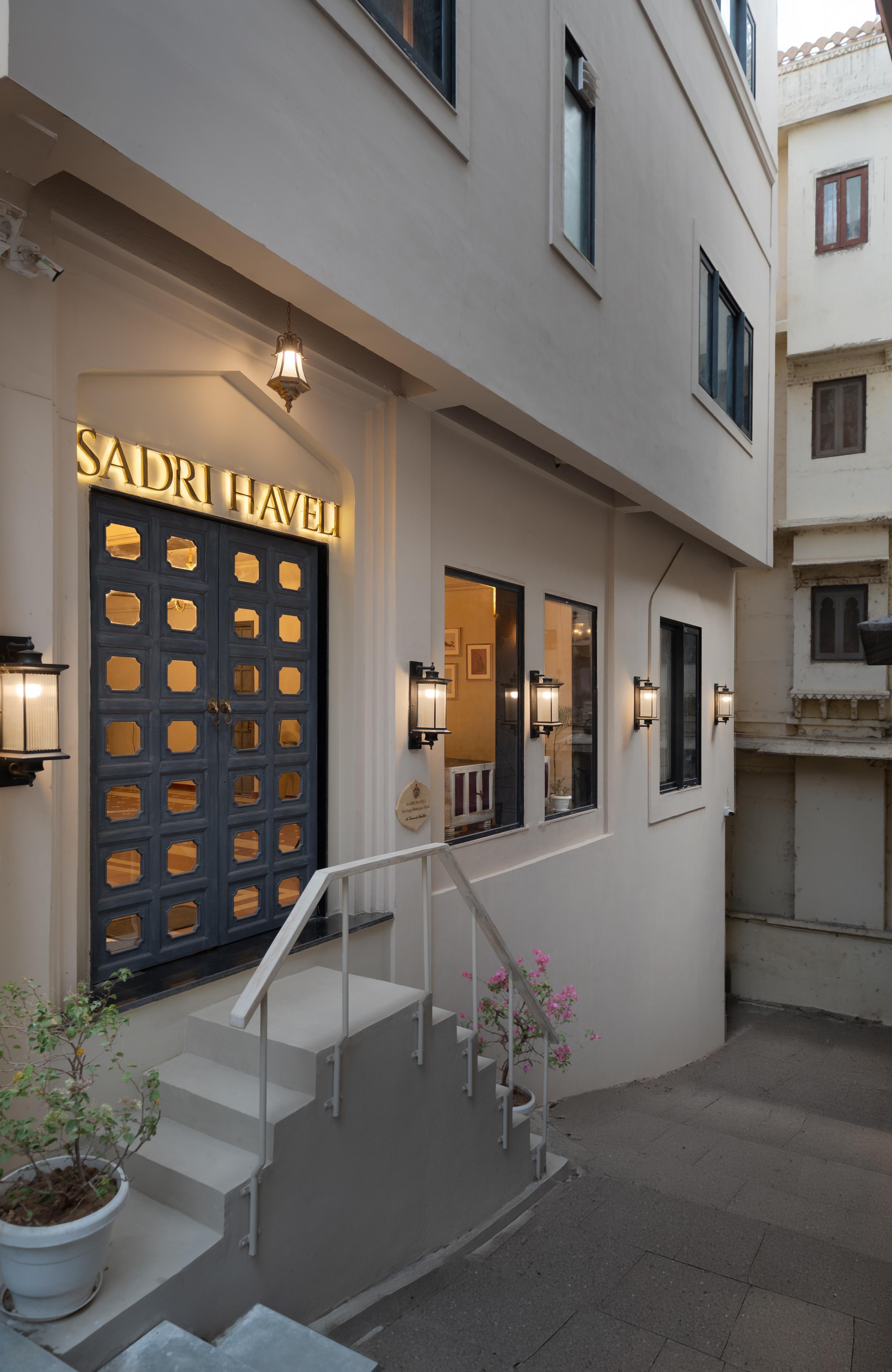 SADRI HAVELI Boutique Heritage Hotel - Lake Pichola Udaipur - Tap to explore photos