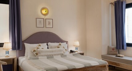SADRI HAVELI Boutique Heritage Hotel - Lake Pichola Udaipur Room Type - Neel Mehr (With Jacuzzi)