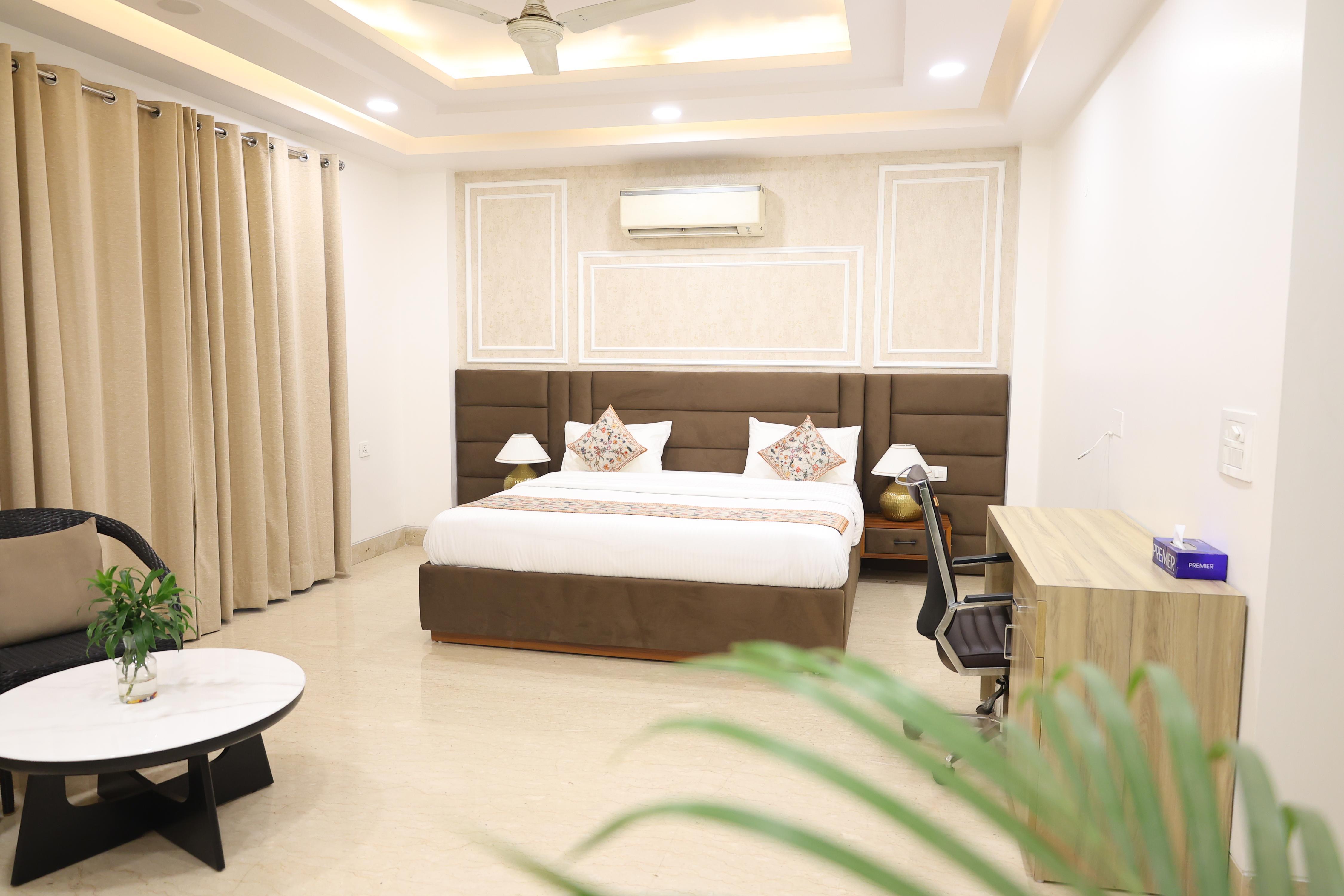 Auraa Suites Room Type - Deluxe Room with balcony