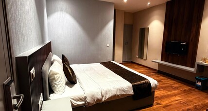 Serene Stays Room Type - Premium Deluxe Room Serene Stays Room Type - Premium Deluxe Room