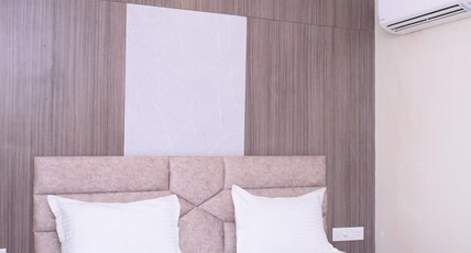 Hotel Meet N Greet Room Type - Super Deluxe Room with Balcony