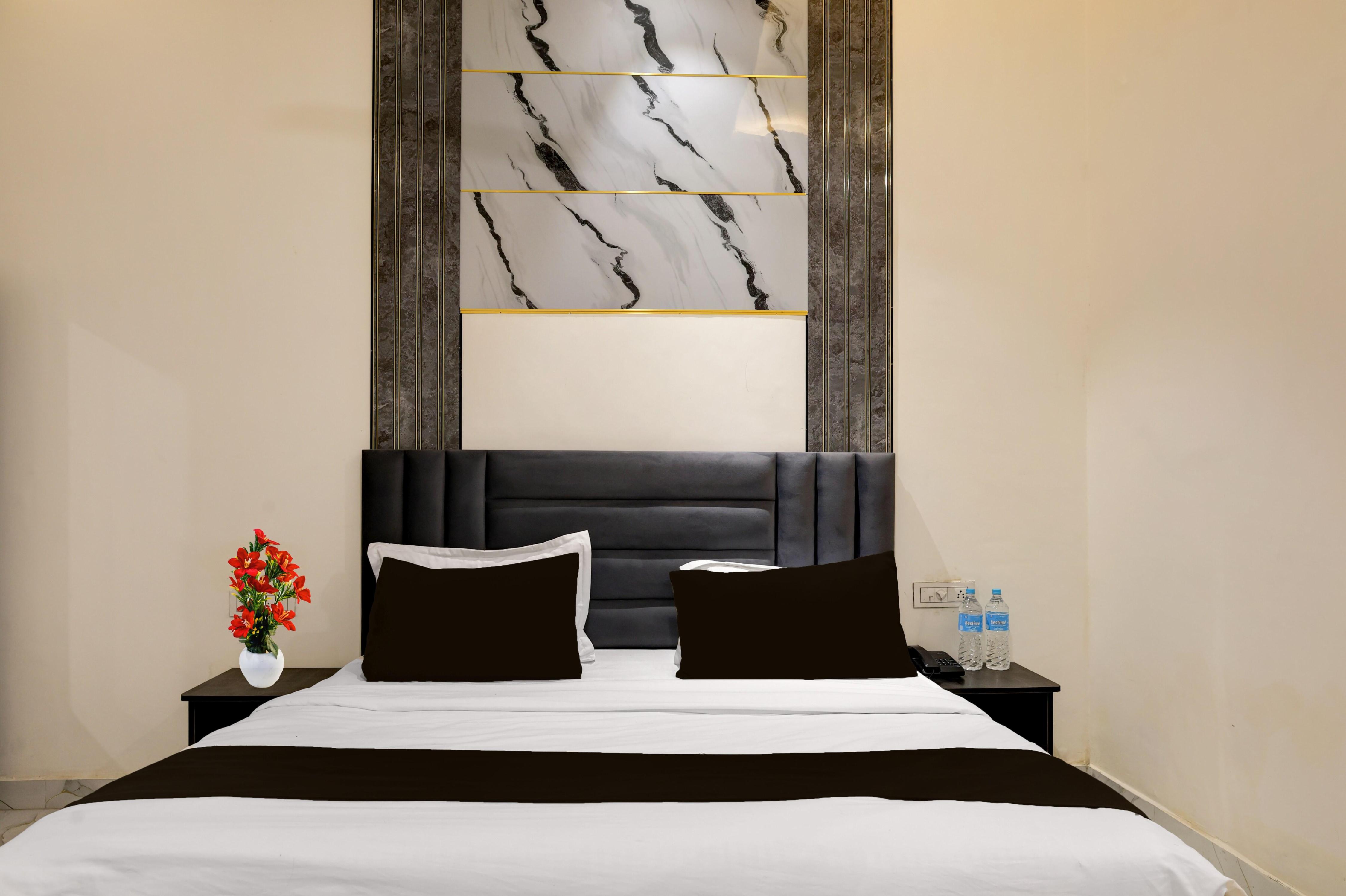 Super Townhouse by OYO GT Road Amritsar Near Fortis Hospital - Tap to explore photos