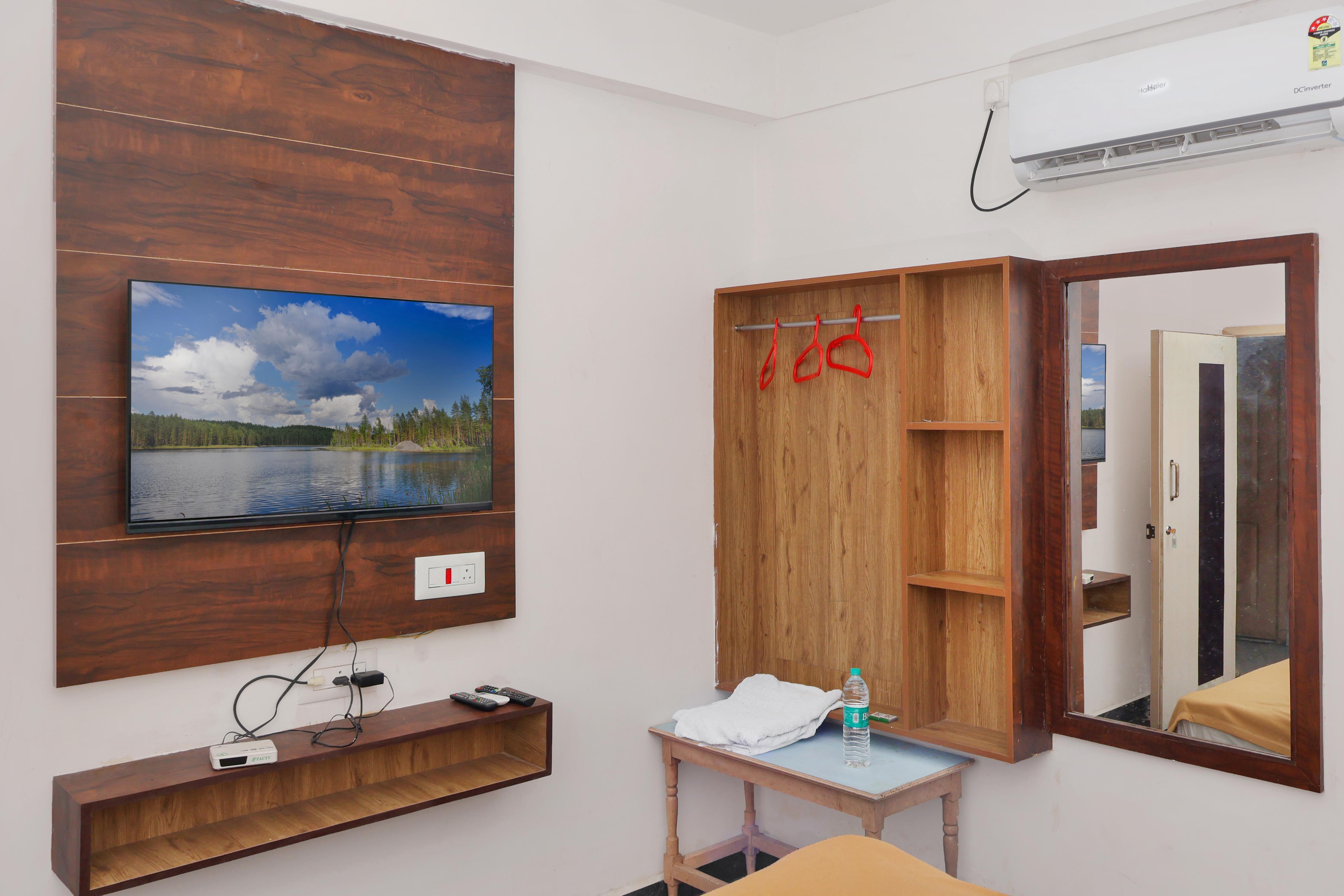 Hotel Lakshmi Saraswathy Room Type - AC STANDARD ROOM