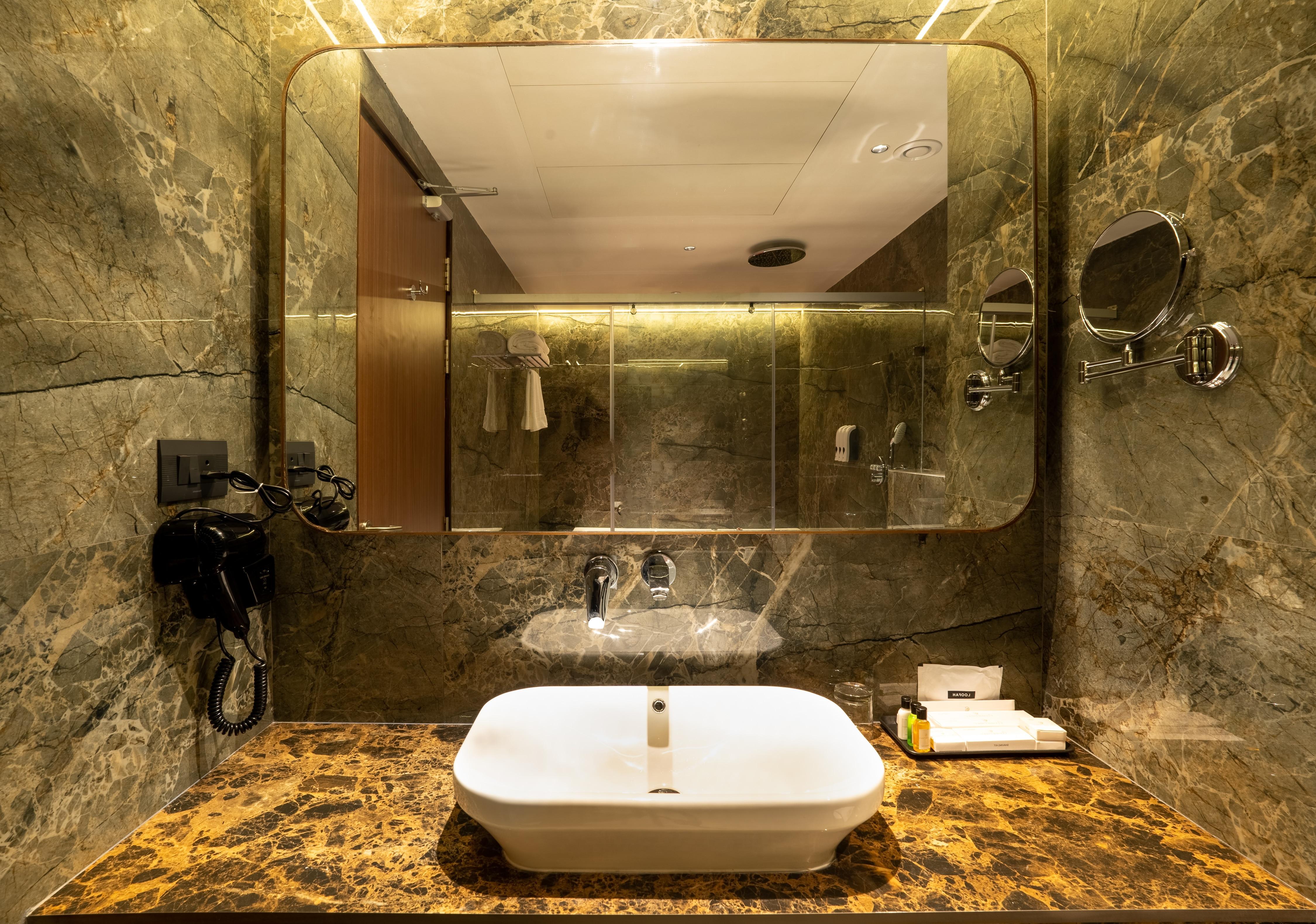 CRYSTAL PALACE Room Type - Suite