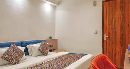Movostel- Affordable Premium Dorms Near Nizamuddin Railway Station Room Type - Deluxe Room with Smart TV