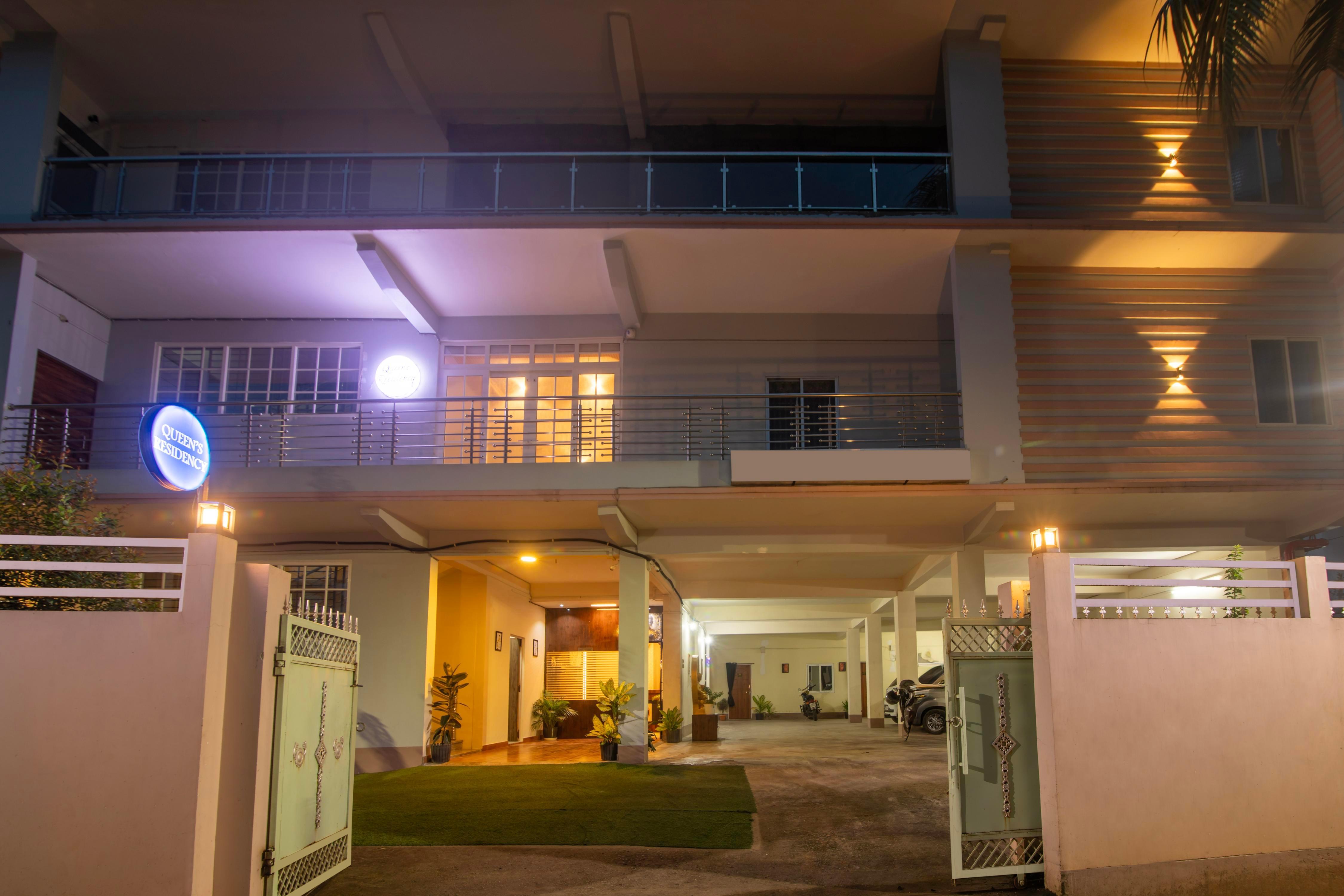 Itsy Hotels Queens Residency - Tap to explore photos