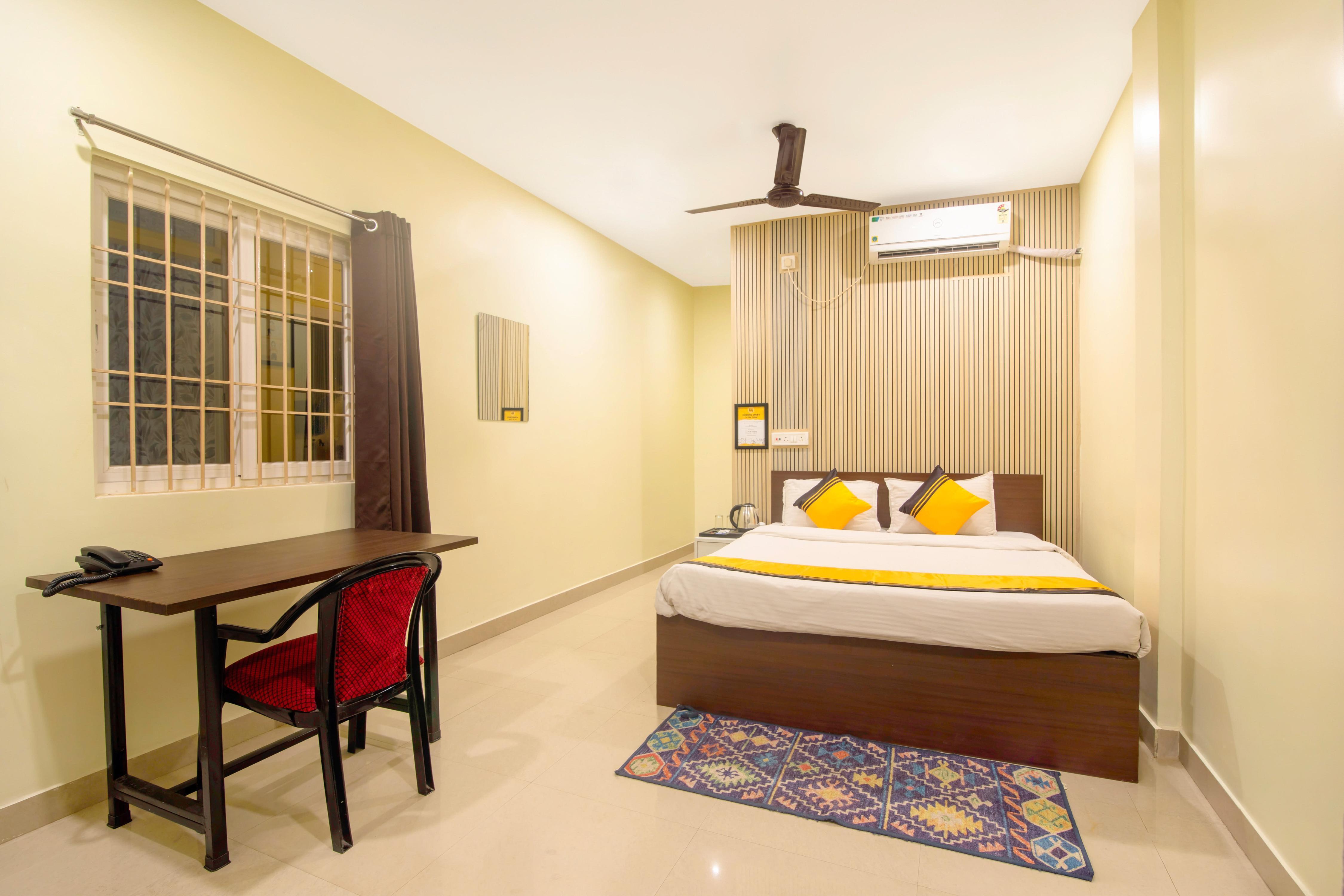 Itsy Hotel Queens Residency (Zoo Road Tiniali) - Tap to explore photos