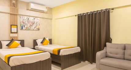 Itsy Hotel Queens Residency (Zoo Road Tiniali) Room Type - Deluxe Family Room Itsy Hotel Queens Residency (Zoo Road Tiniali) Room Type - Deluxe Family Room