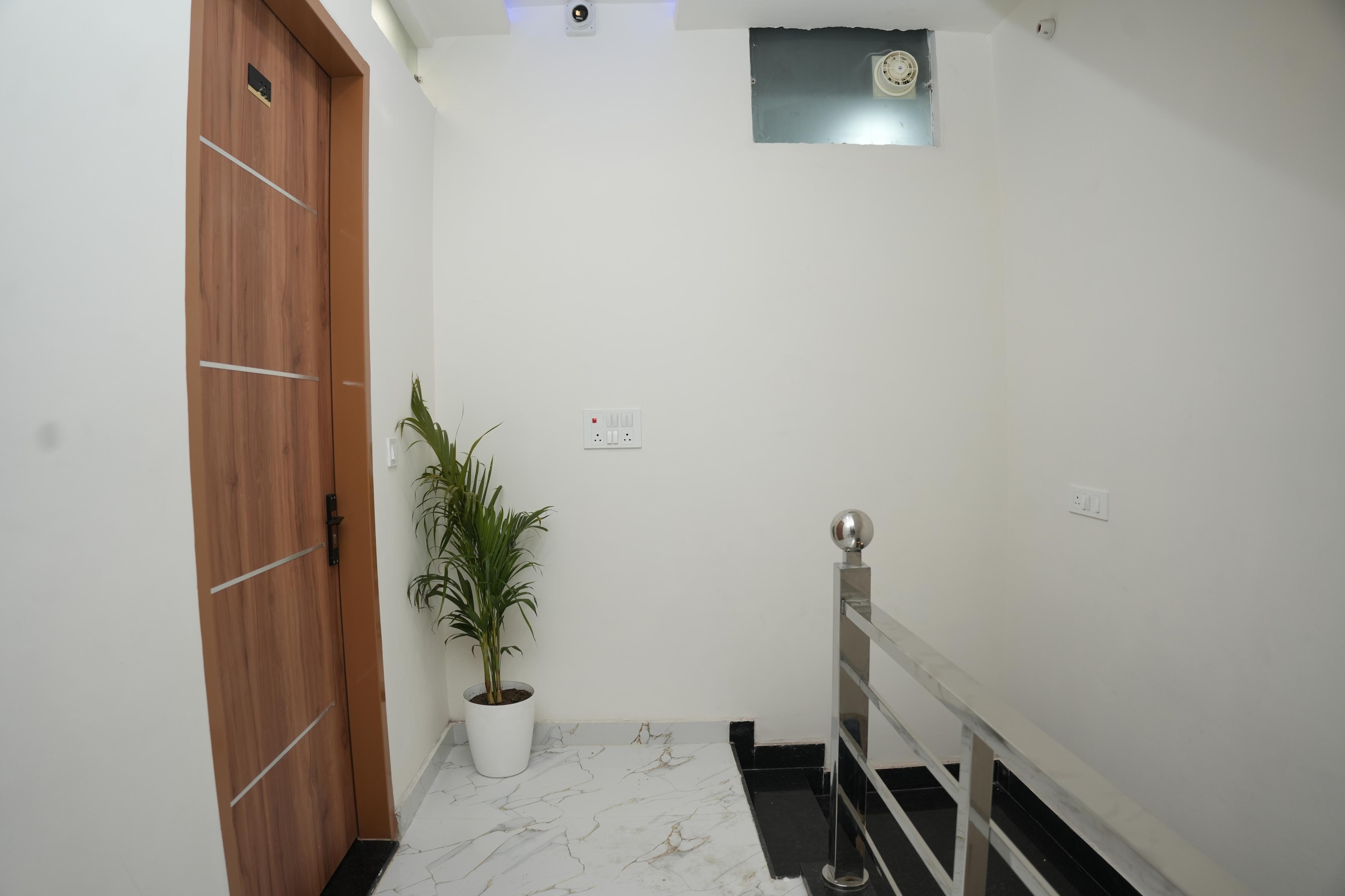 Hotel Shree Jee Inn - Tap to explore photos
