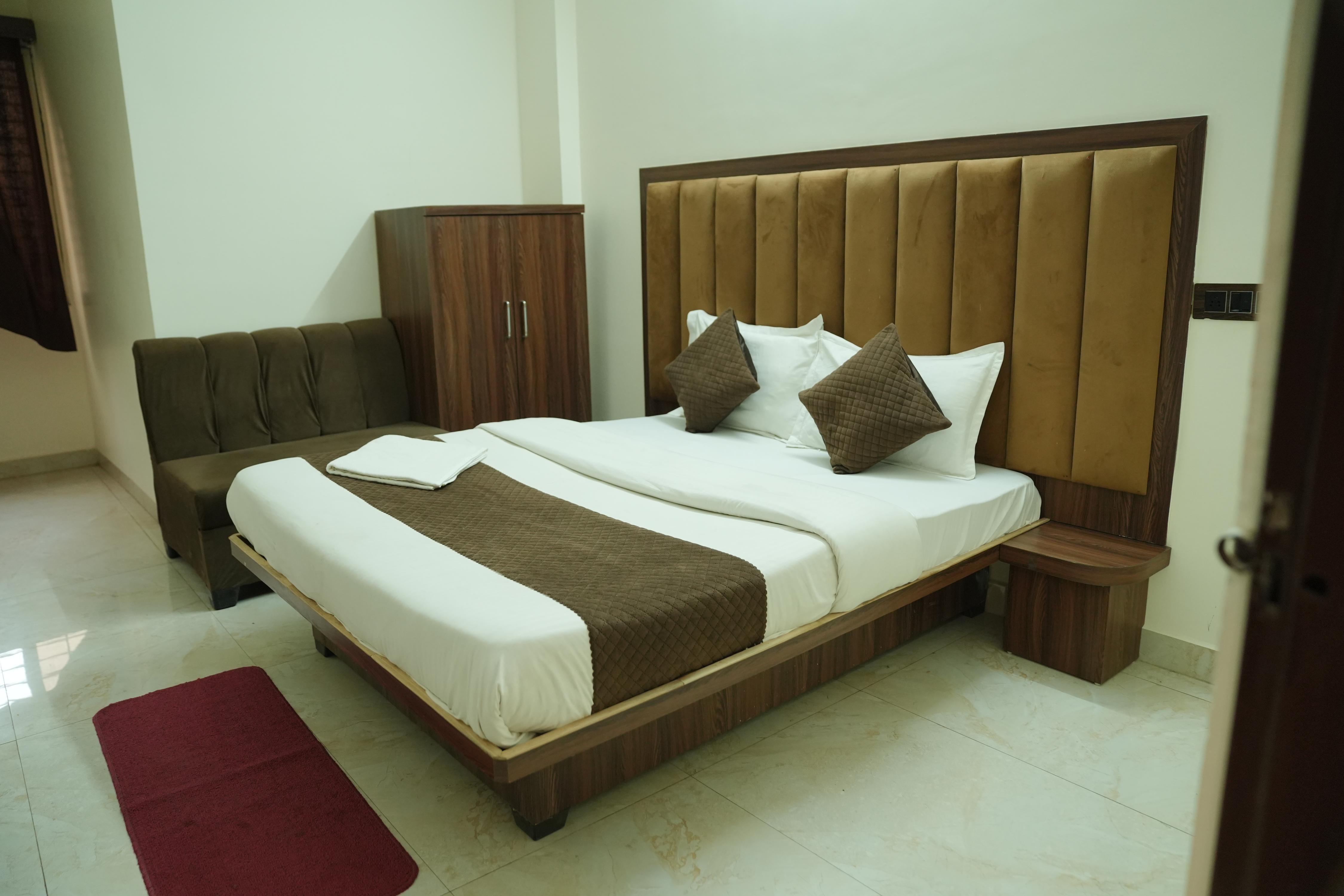 Hotel Vaani Stay Near Prestige College Bhopal - Tap to explore photos