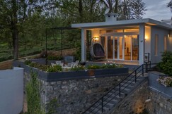 EKOSTAY - Skyfall Mist Villa