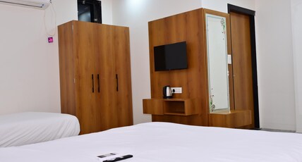 SHREE KRISHNA PALACE Room Type - Standard Room with Air Conditioning SHREE KRISHNA PALACE Room Type - Standard Room with Air Conditioning