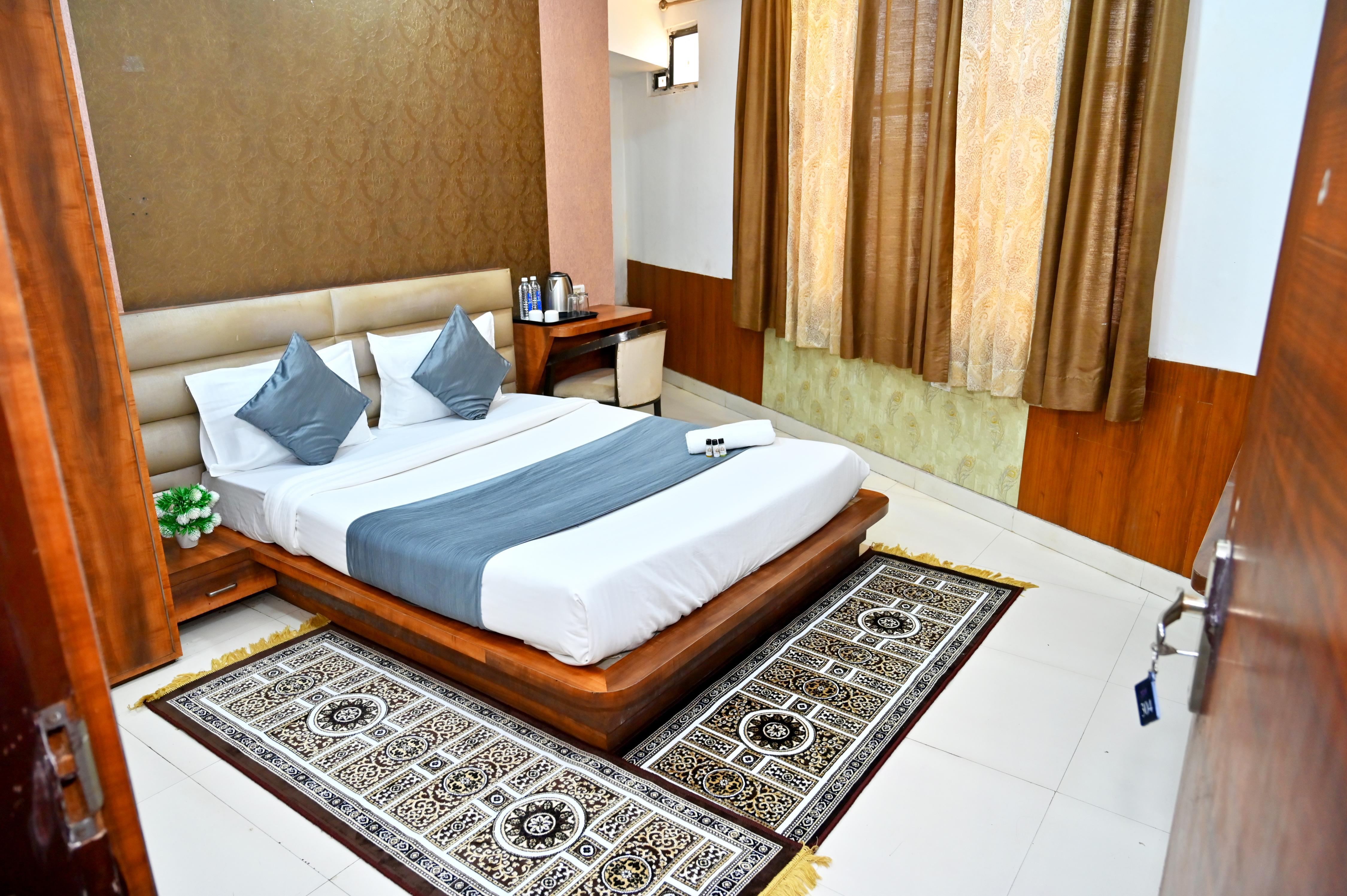 Hotel Dyna Inn - Tap to explore photos