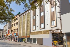 Hotel The Byland Inn Near Connaught Place