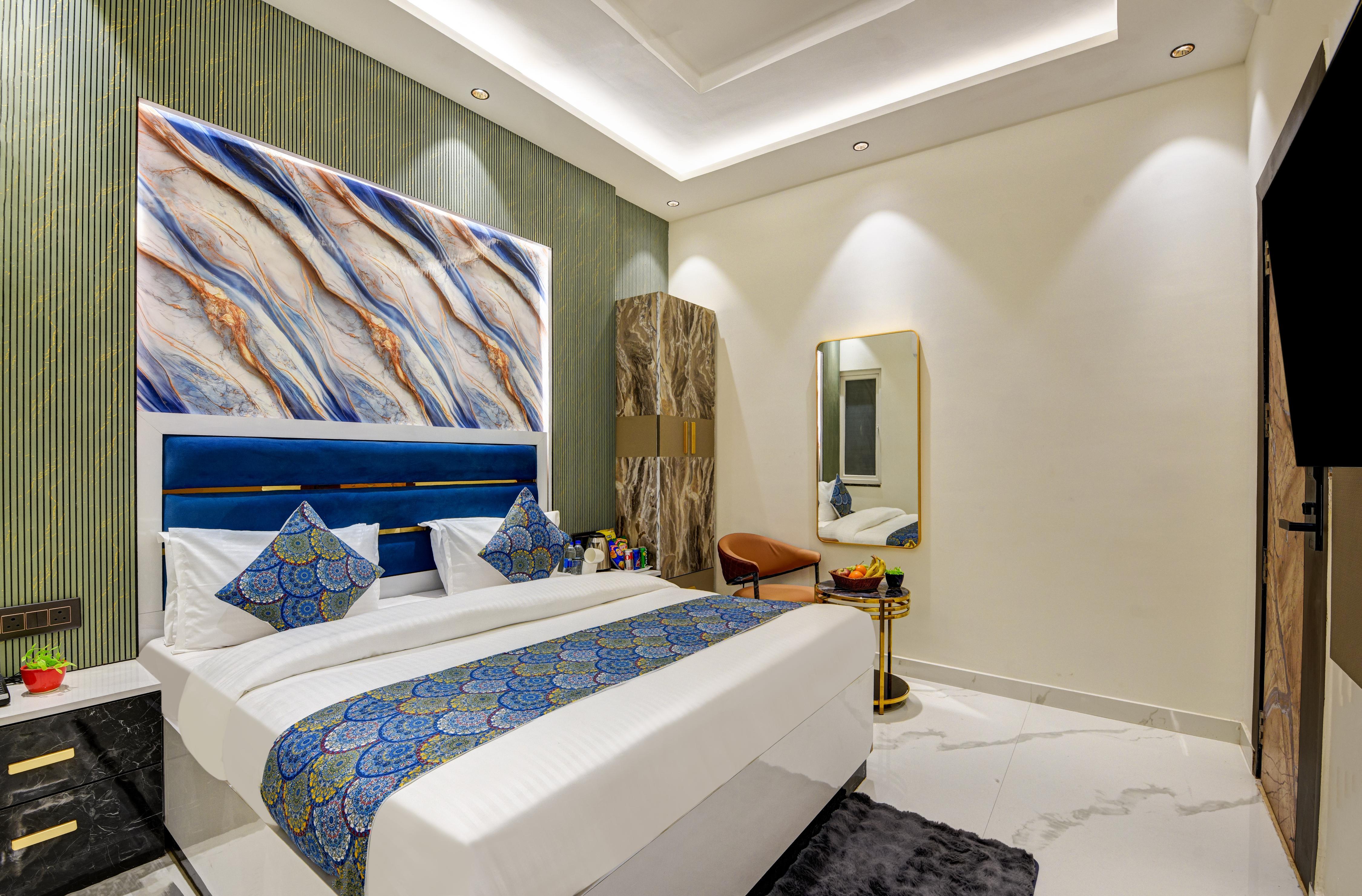 Hotel The Byland Inn Near Connaught Place - Tap to explore photos