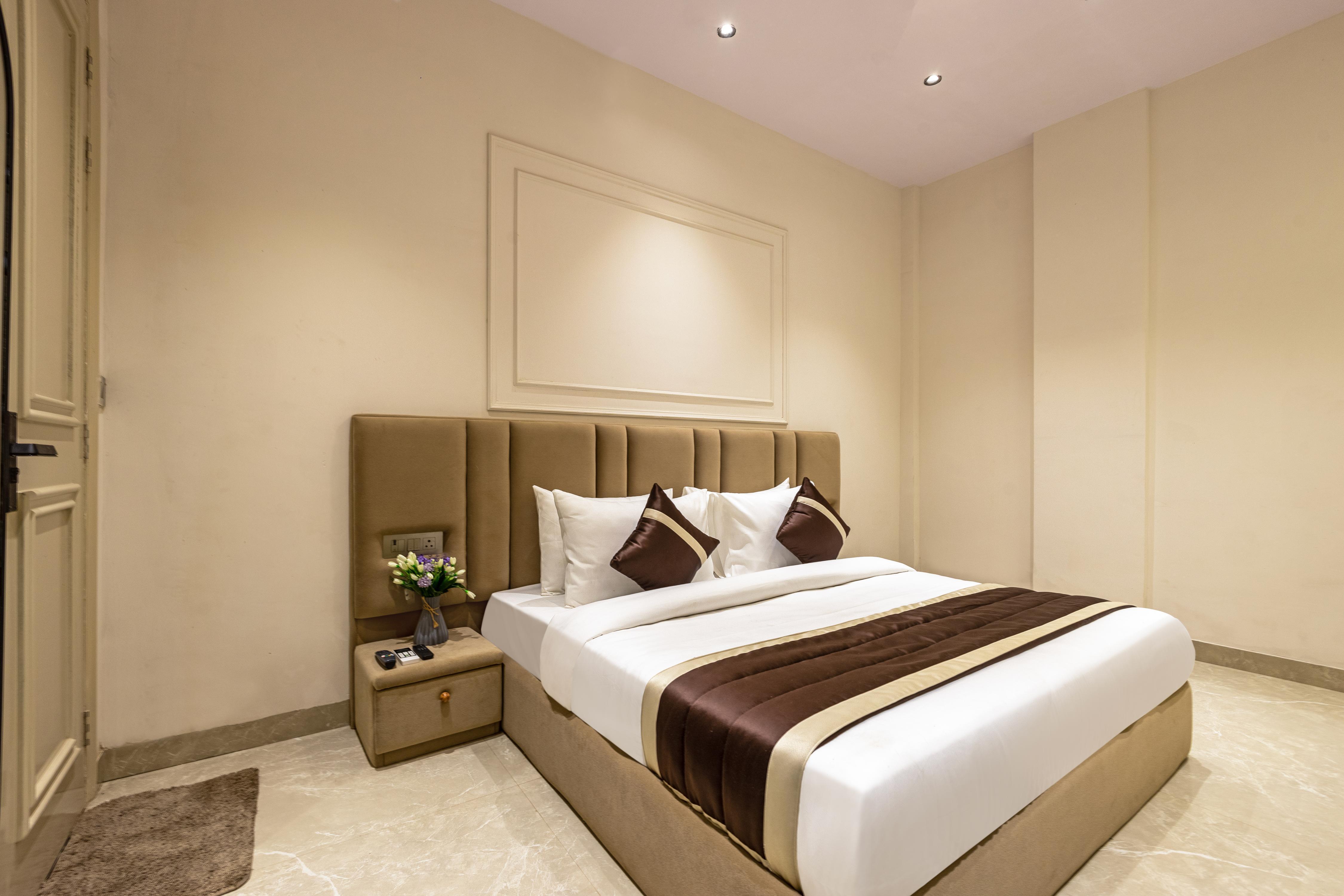 Hotel The Emporio Elite Near Shaheed Sthal Metro Station - Tap to explore photos