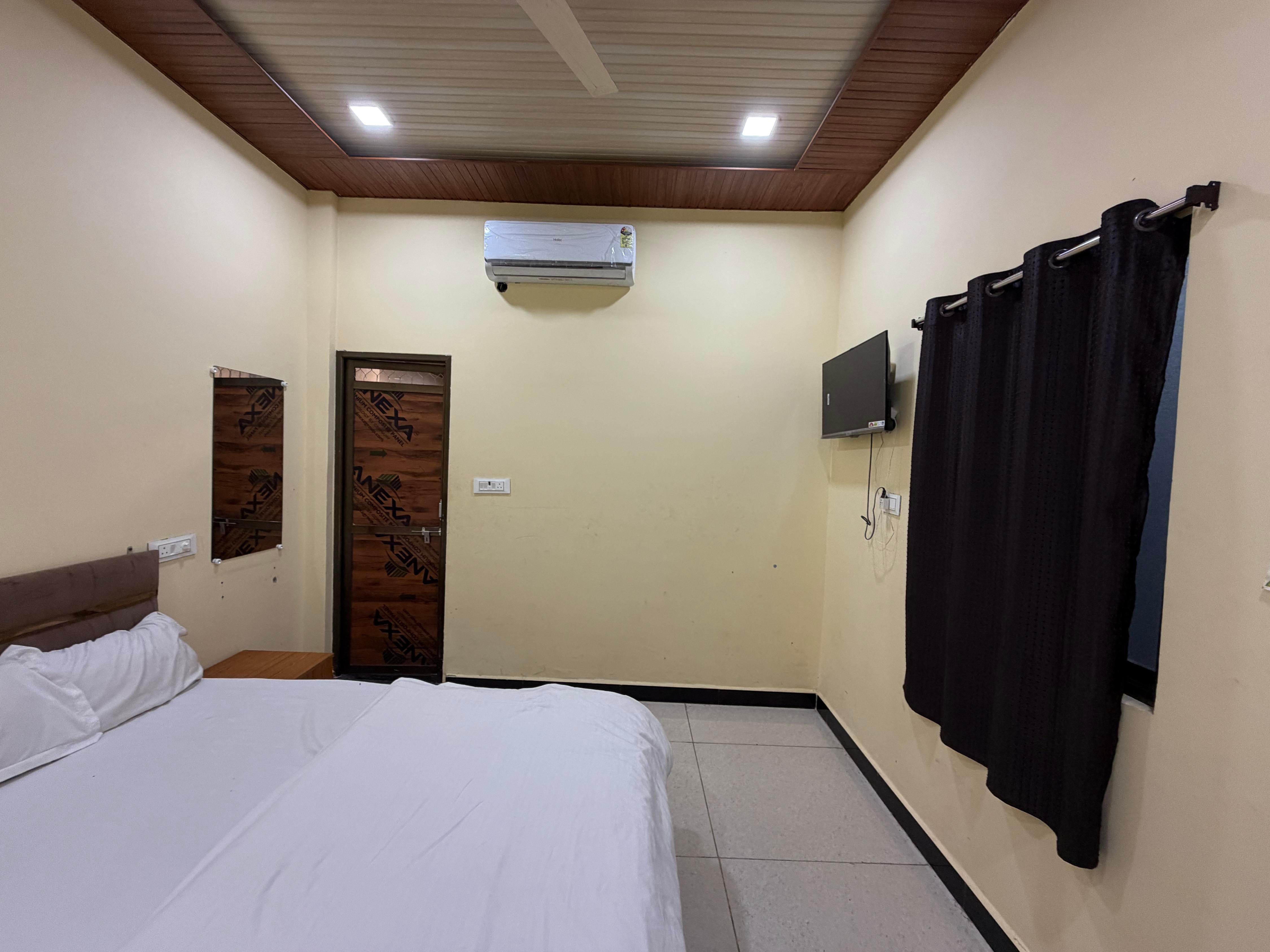 HOTEL SHIVALAY PALACE - Tap to explore photos