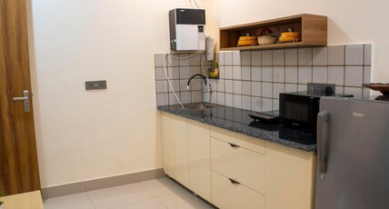 1BHK@Pebble House By Zomo Stays Room Type - BHK1-Pebbles-Bedroom+Living+Kitchen 1BHK@Pebble House By Zomo Stays Room Type - BHK1-Pebbles-Bedroom+Living+Kitchen