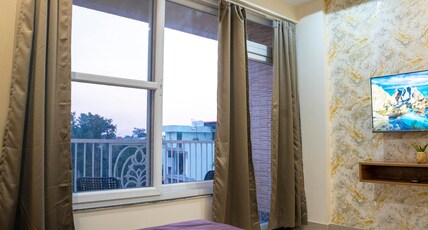 1BHK@Pebble House By Zomo Stays Room Type - BHK6-Pebbles-Bedroom+Living+Kitchen 1BHK@Pebble House By Zomo Stays Room Type - BHK6-Pebbles-Bedroom+Living+Kitchen