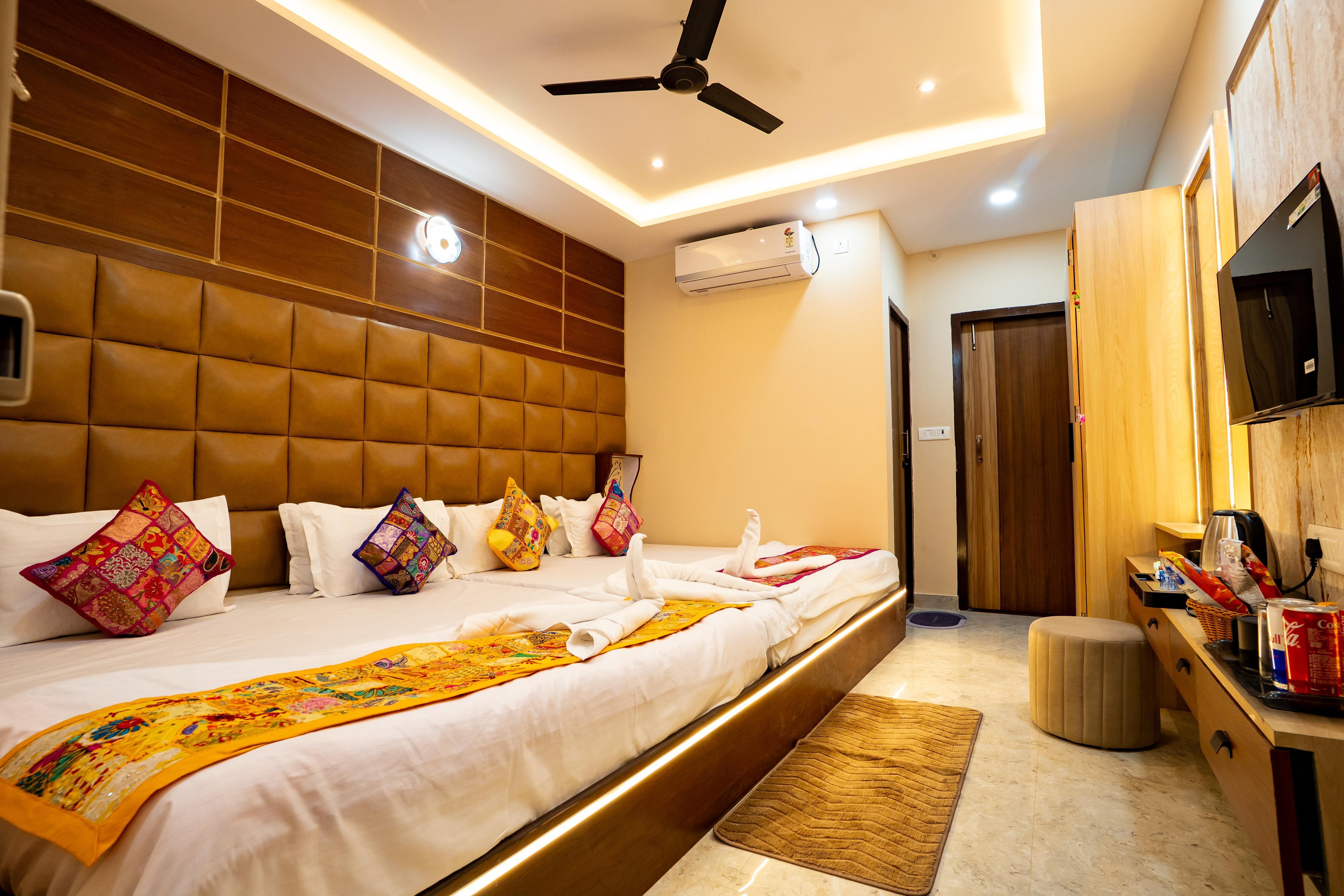 Hotel V.S Residency Room Type - Family Room With Balcony
