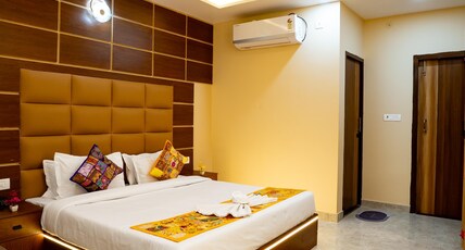 Hotel V.S Residency Room Type - Super Deluxe Balcony Room