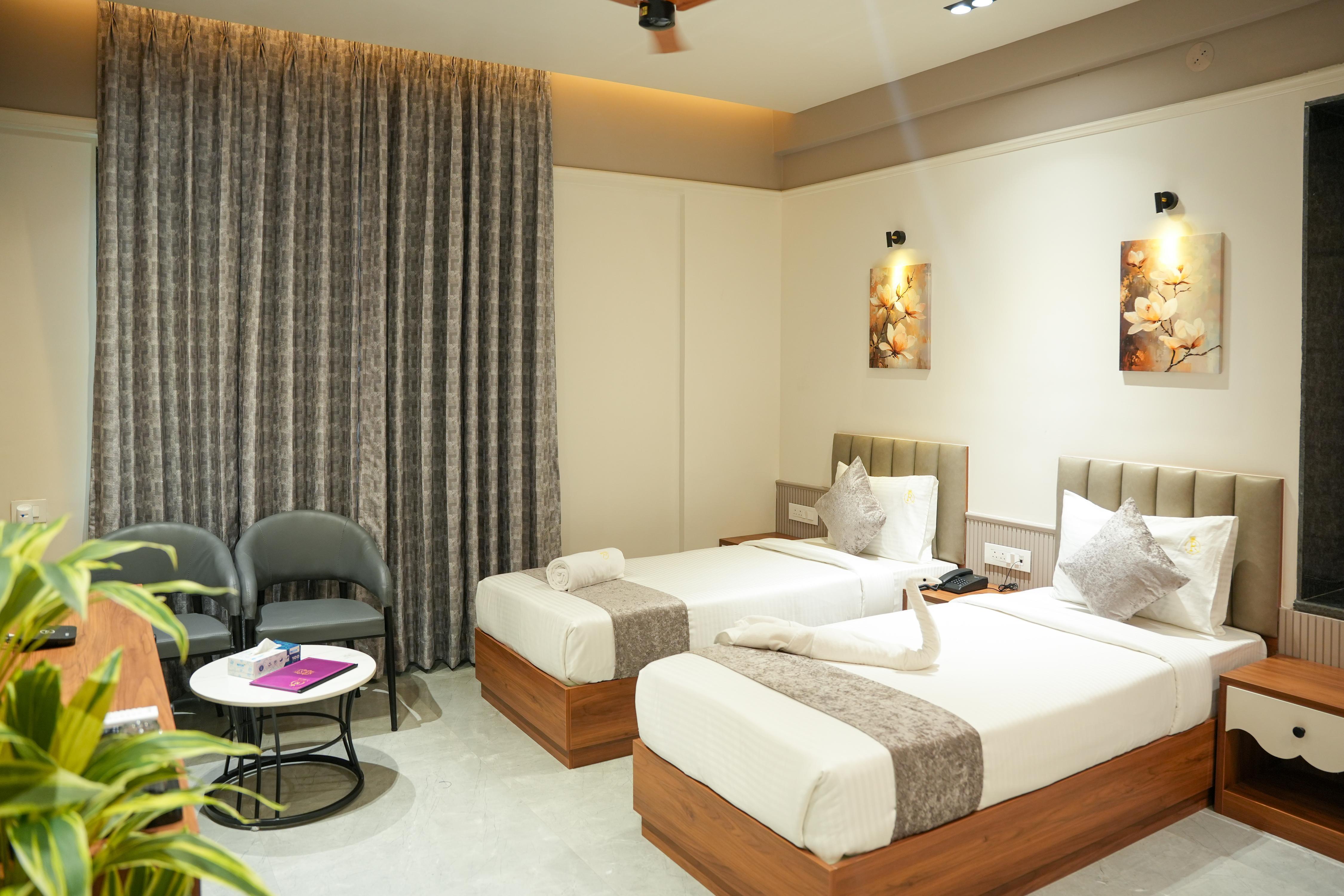 HOTEL REGENCY GRAND Room Type - Deluxe Twin Bed