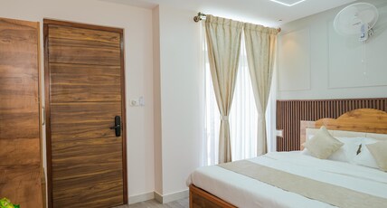 LAKEVIEW COMFORT by Squarstay Room Type - Deluxe Room with Balcony