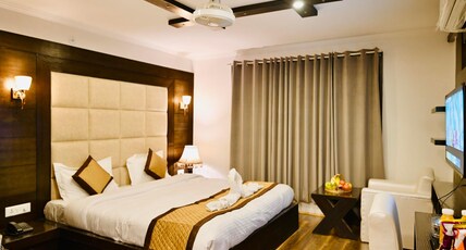 Badshah Inn | 5 Min Drive To Dal Lake Room Type - Corporate Special
