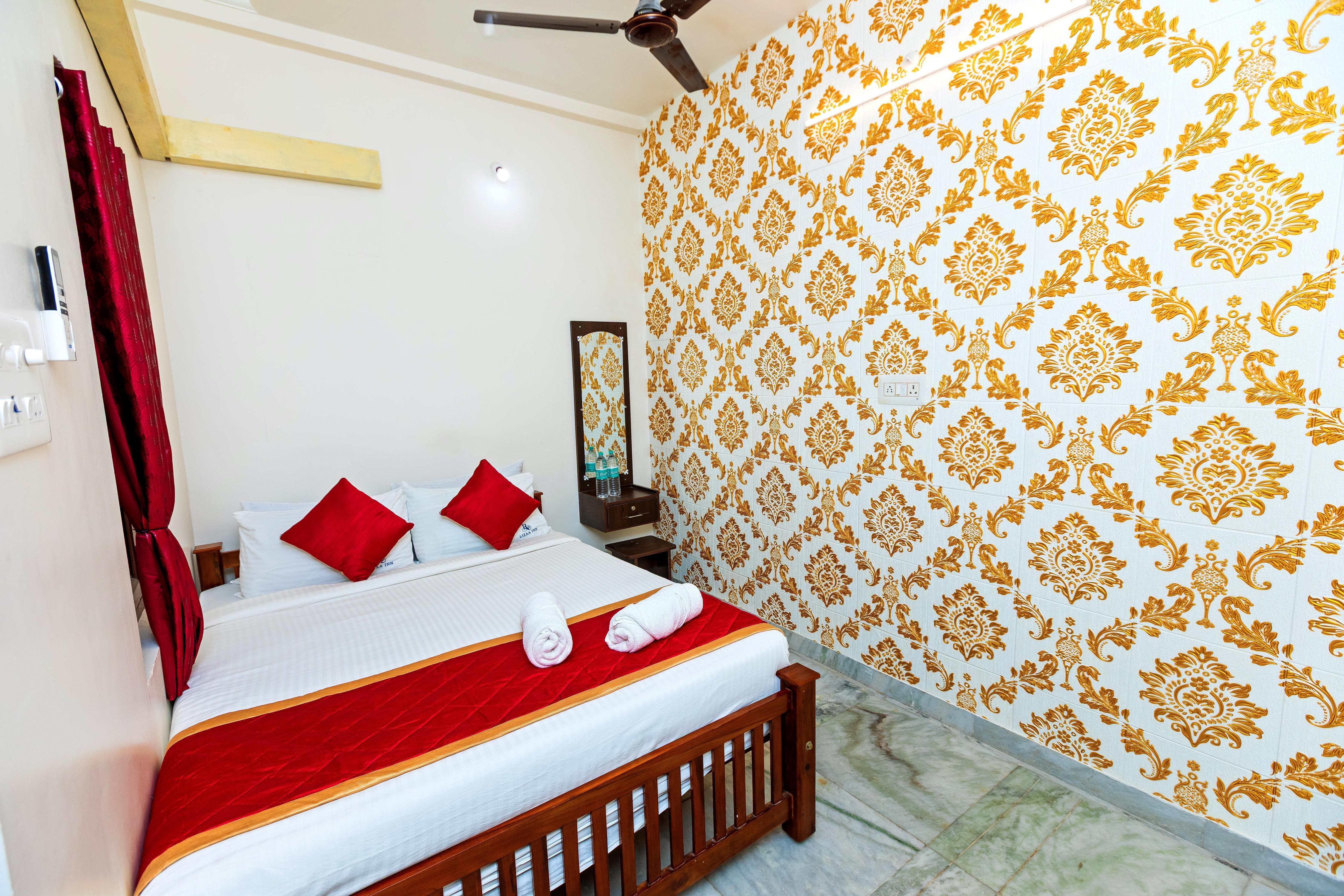 Lizaa Inn Near Rock Beach Room Type - Deluxe Room