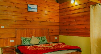 Stone Age Huts and Hostel Room Type - Luxury Wooden Room 1