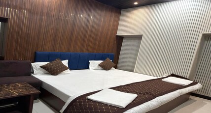 Gulmohar Stays Room Type - Deluxe