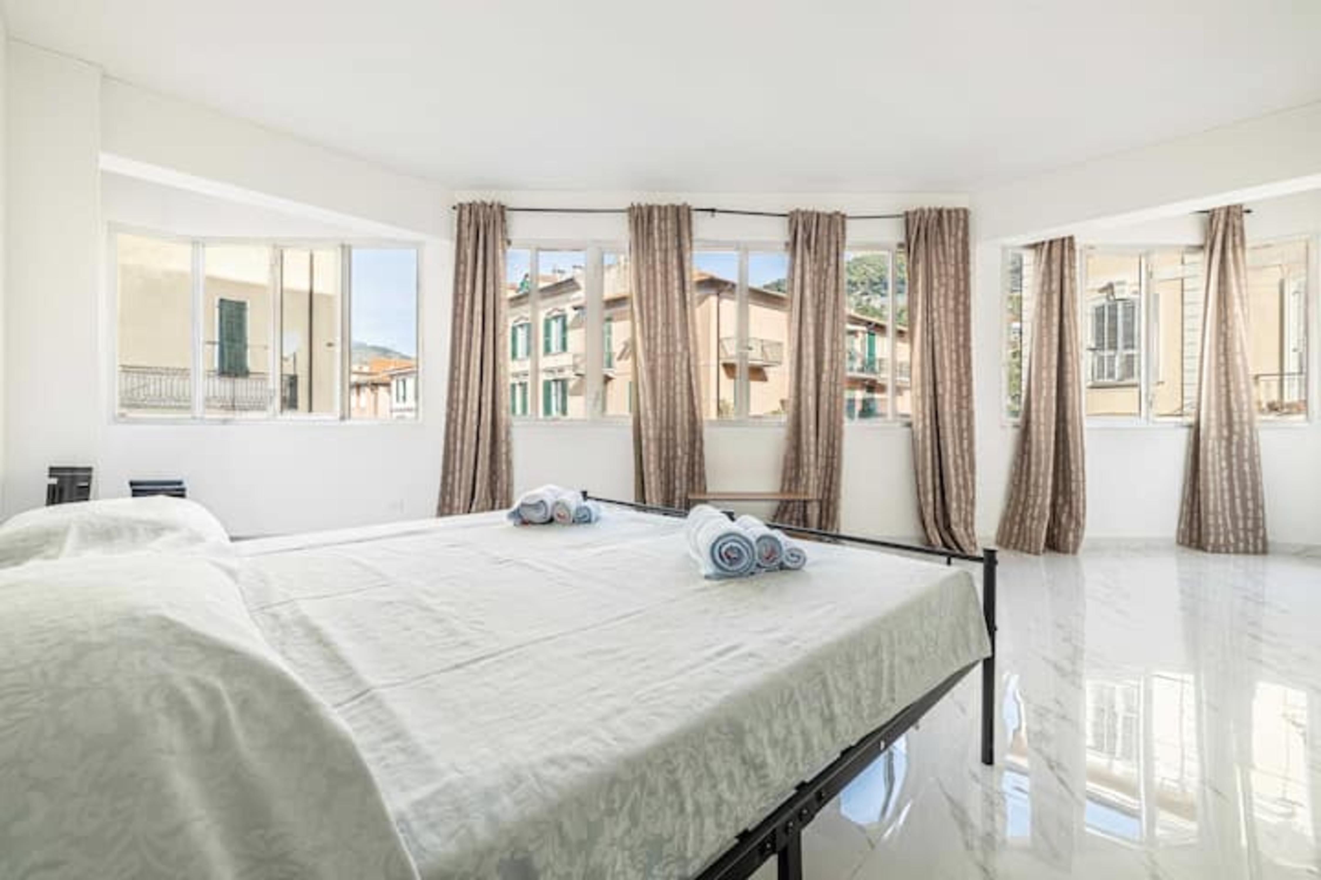 Bright Apartment - 1BDR/4P - in Ventimiglia - Tap to explore photos