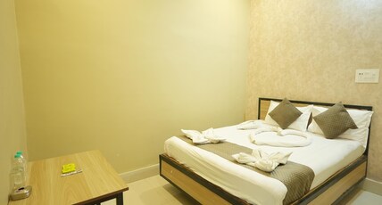 Shakuntala hotel Room Type - Deluxe room with hill view