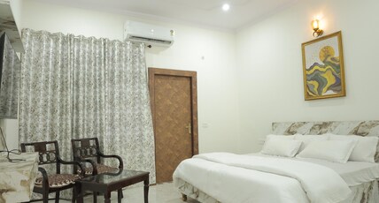 RIYAARTH STAYS Room Type - Bedroom 5