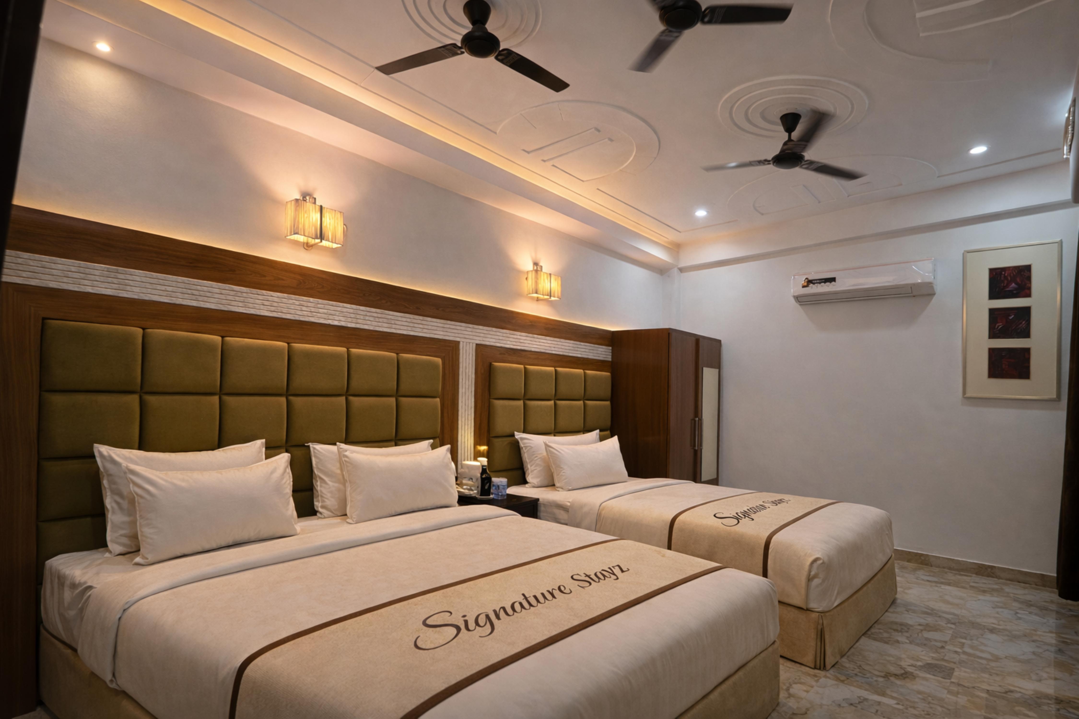 Amar Singh Palace by Signature Stayz Near Tajmahal Room Type - Triple Bedroom with Balcony