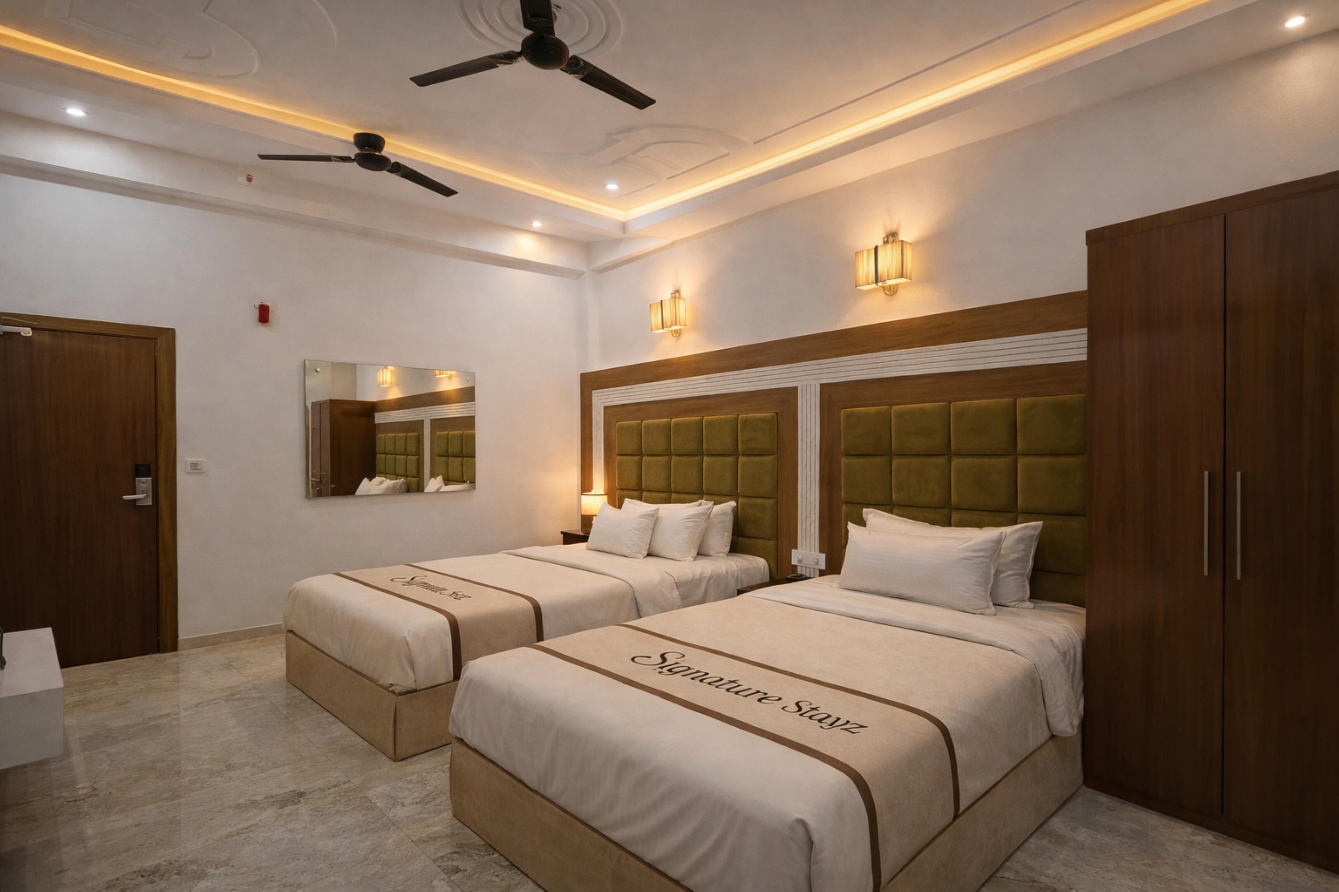 Amar Singh Palace by Signature Stayz Near Tajmahal Room Type - Triple Bedroom with Balcony
