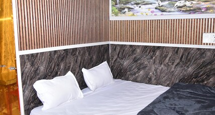HOTEL VICHAR VIMARSH Room Type - Deluxe Double Room (A.C.)