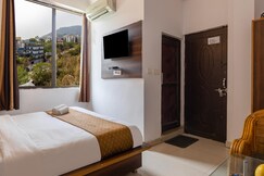 Hotel Indra Palace At Tapovan