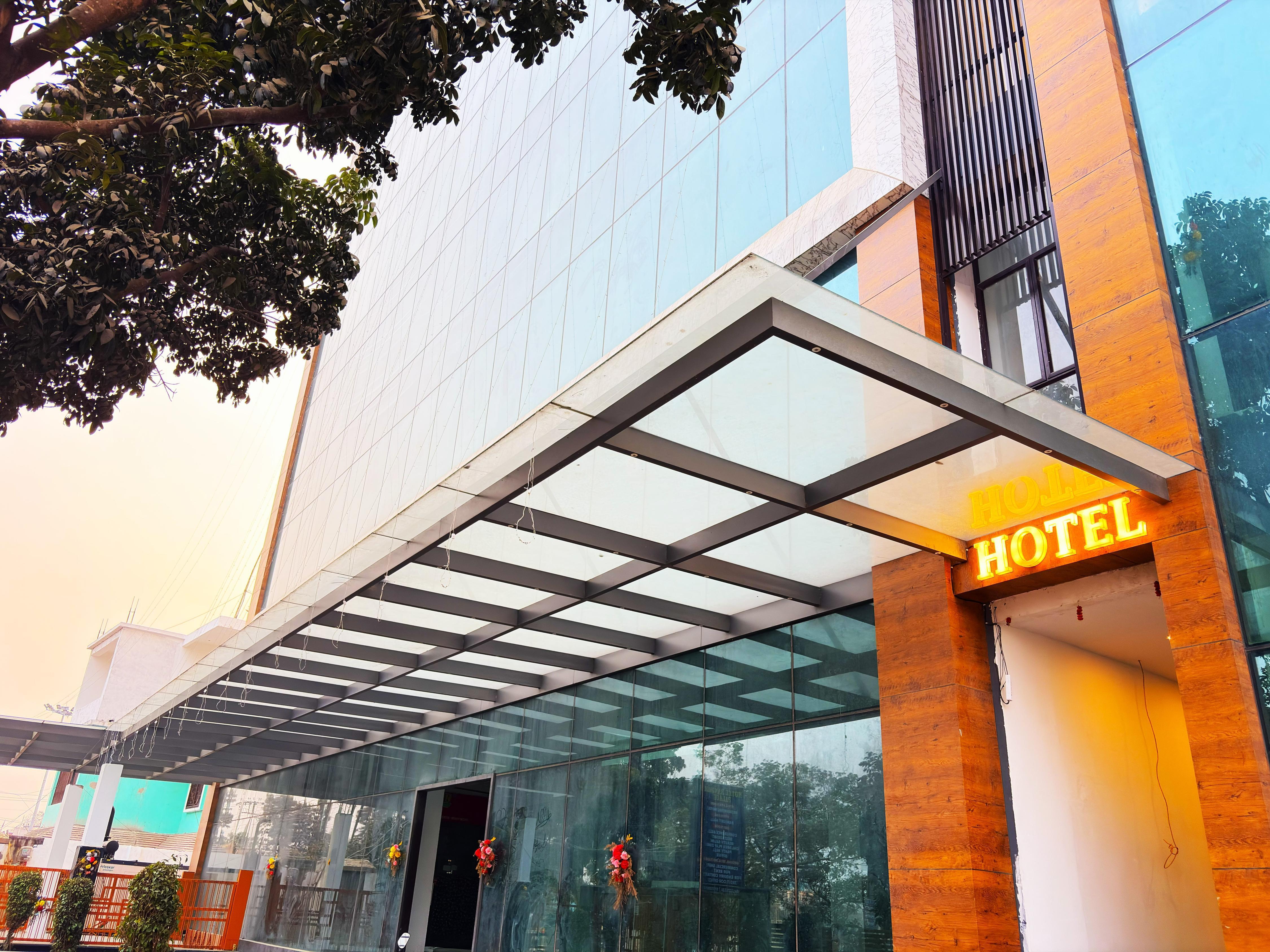HOTEL RANJANA PALACE - Tap to explore photos