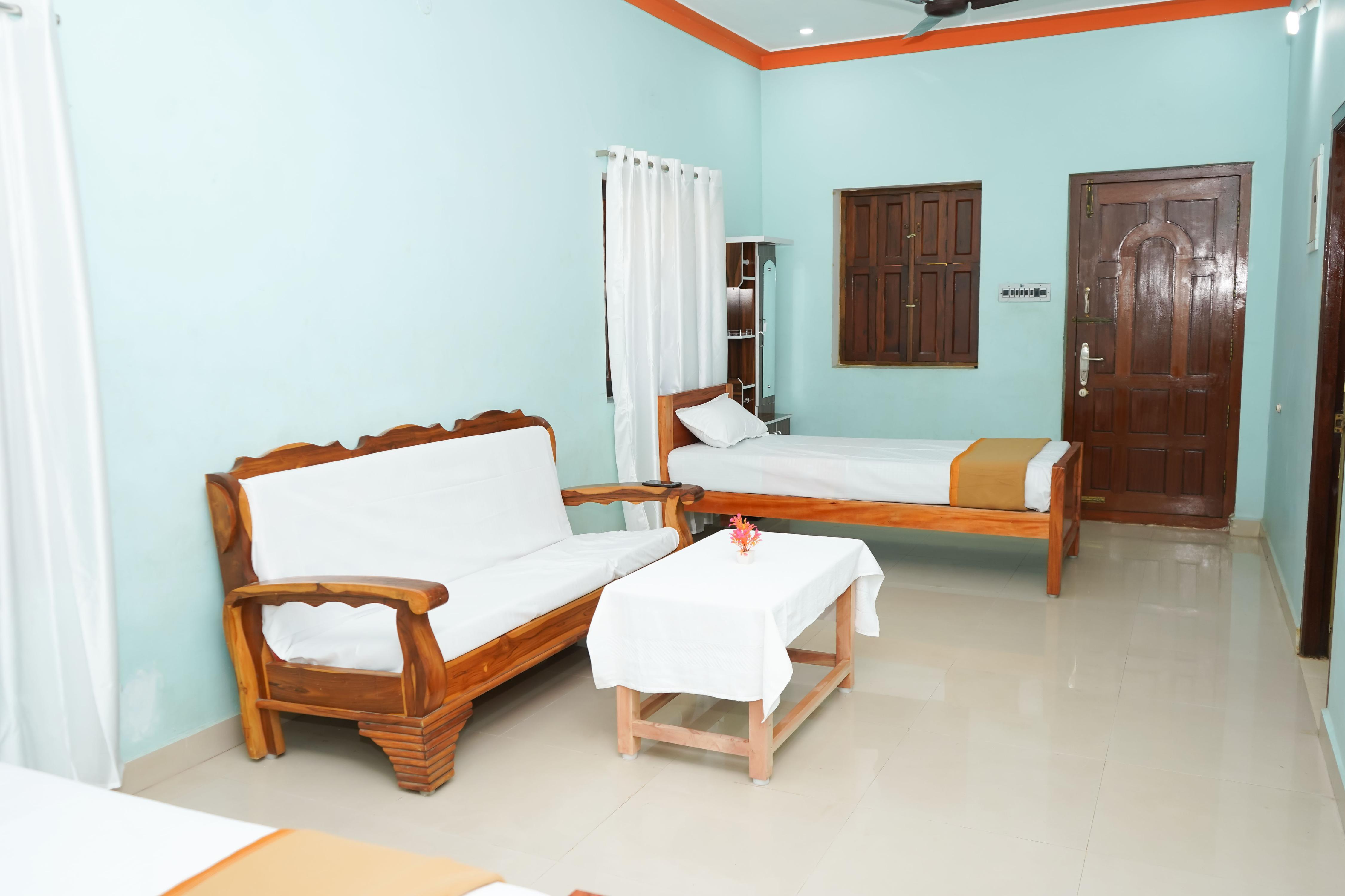 M. Jothi Home Stay - Tap to explore photos