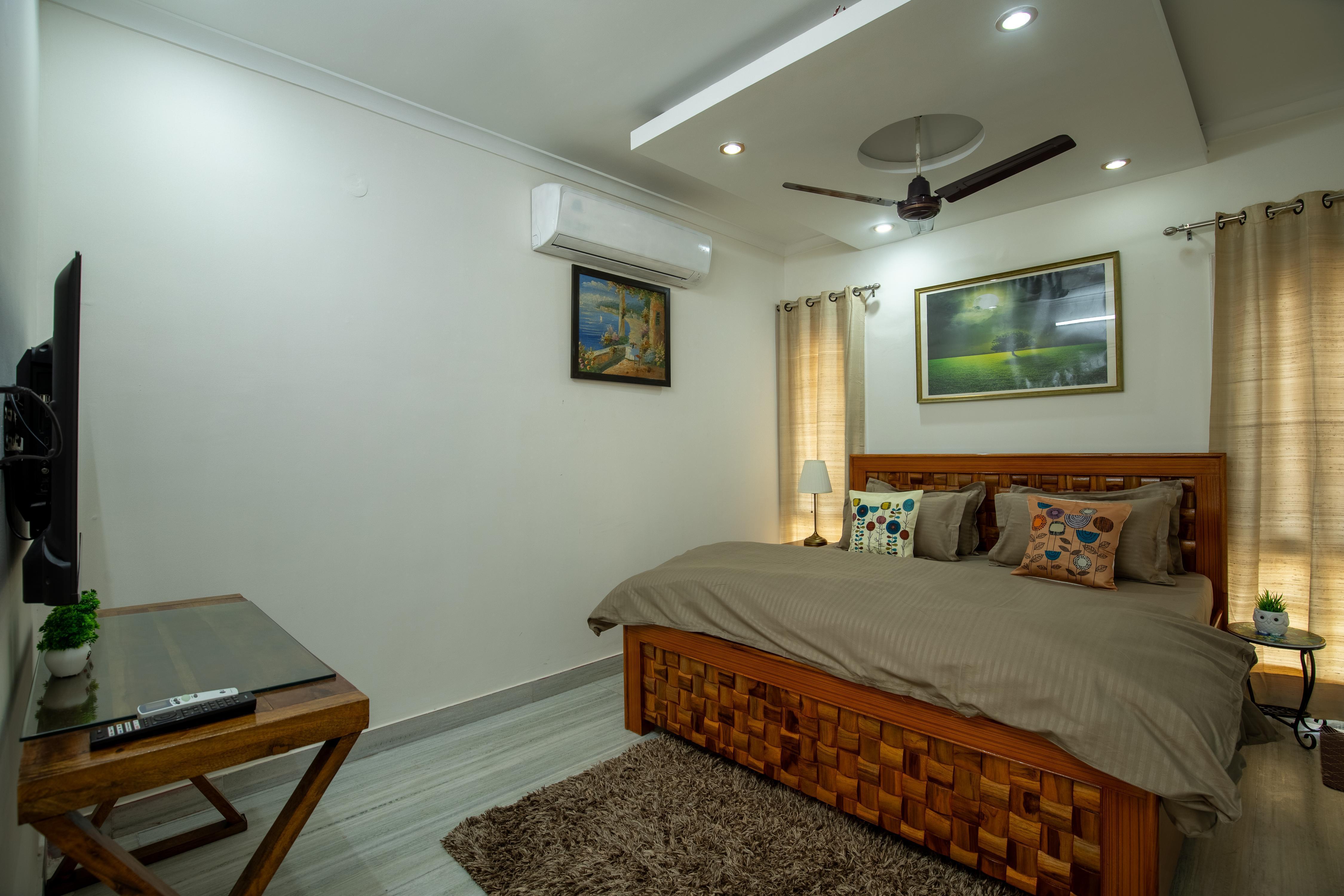 Kuvera Luxe Retreat near Delhi Airport and Spinal Injury Hospital Vasant Kunj - Tap to explore photos