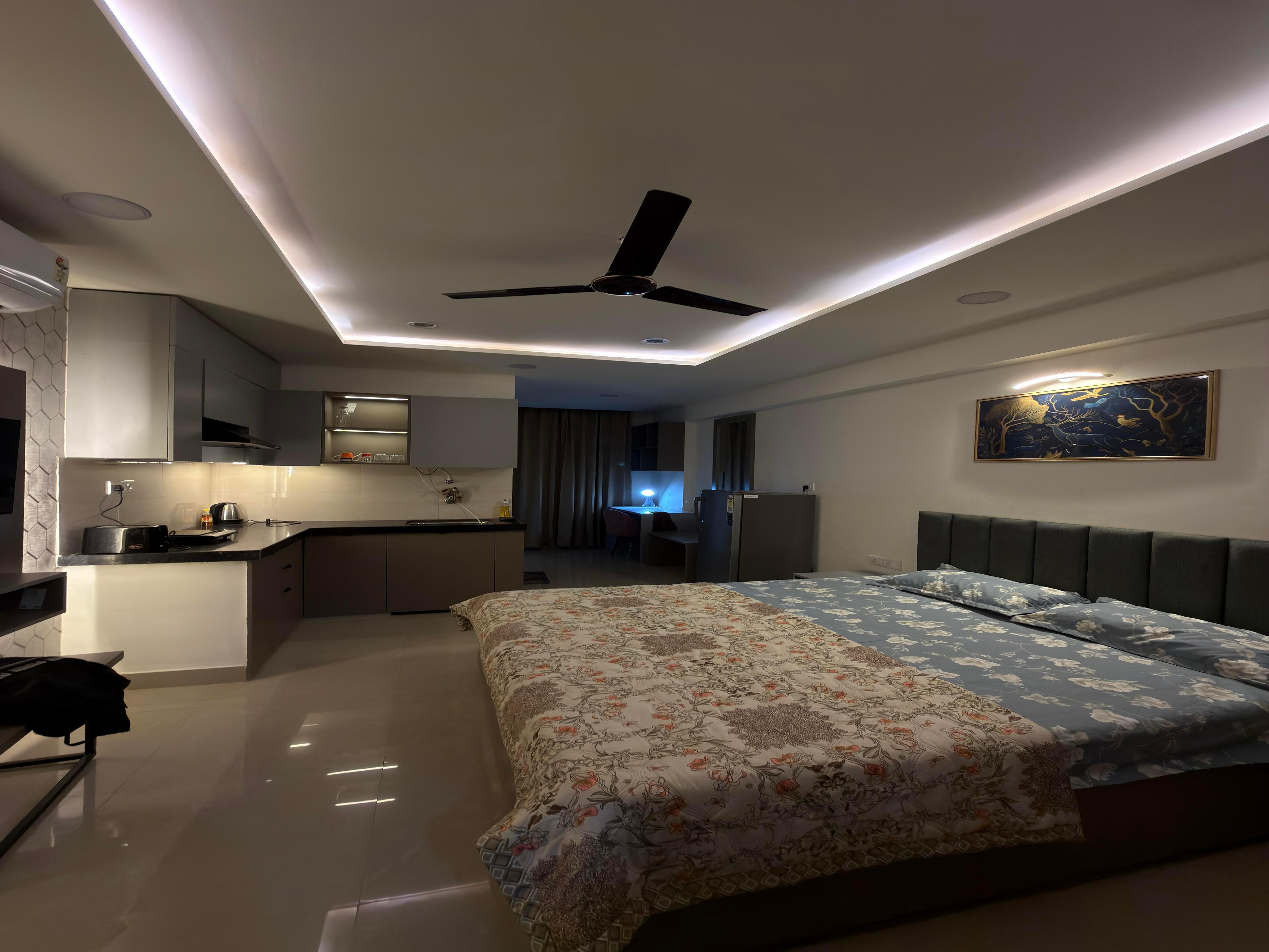 Modern Studio Apartment with Pool WiFi Kitchen