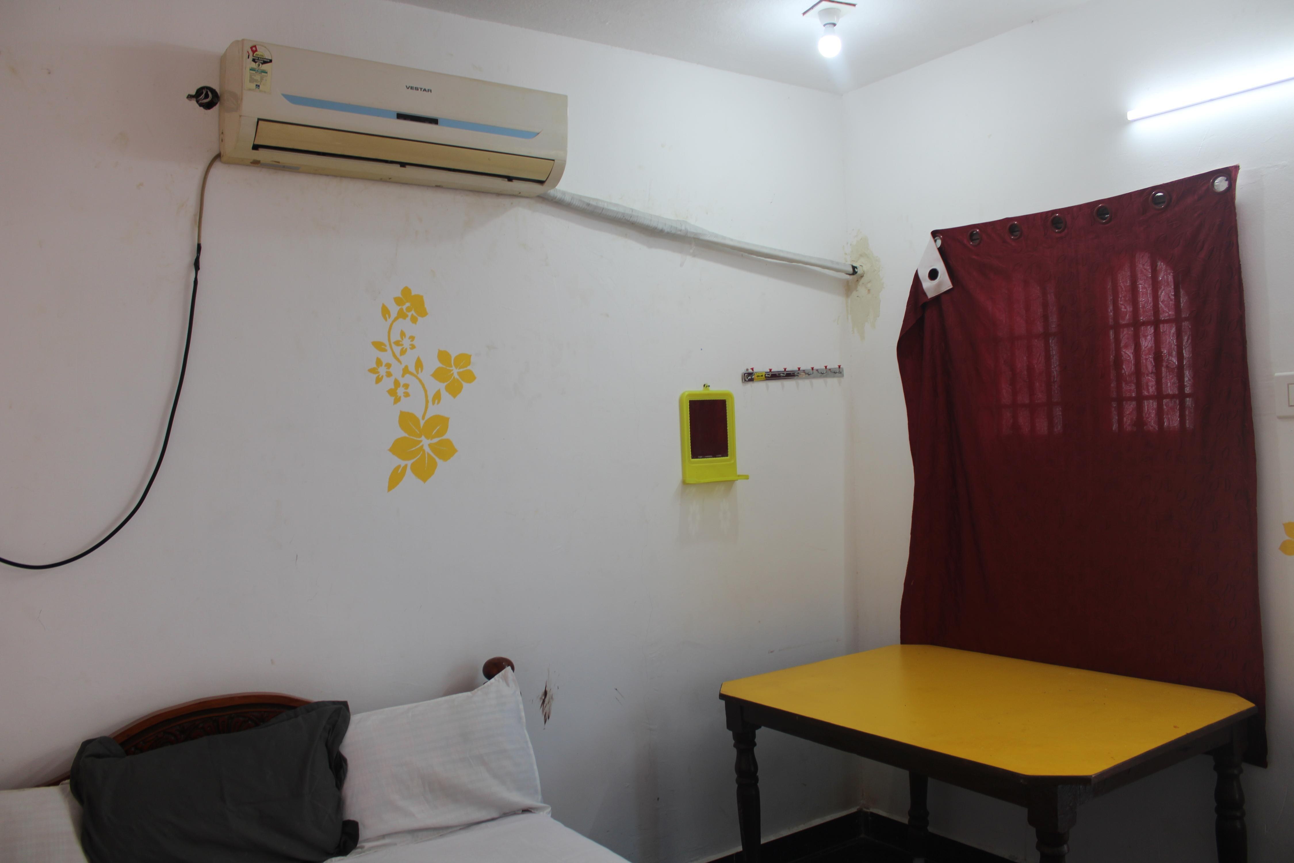 S Raja Homestay - Tap to explore photos