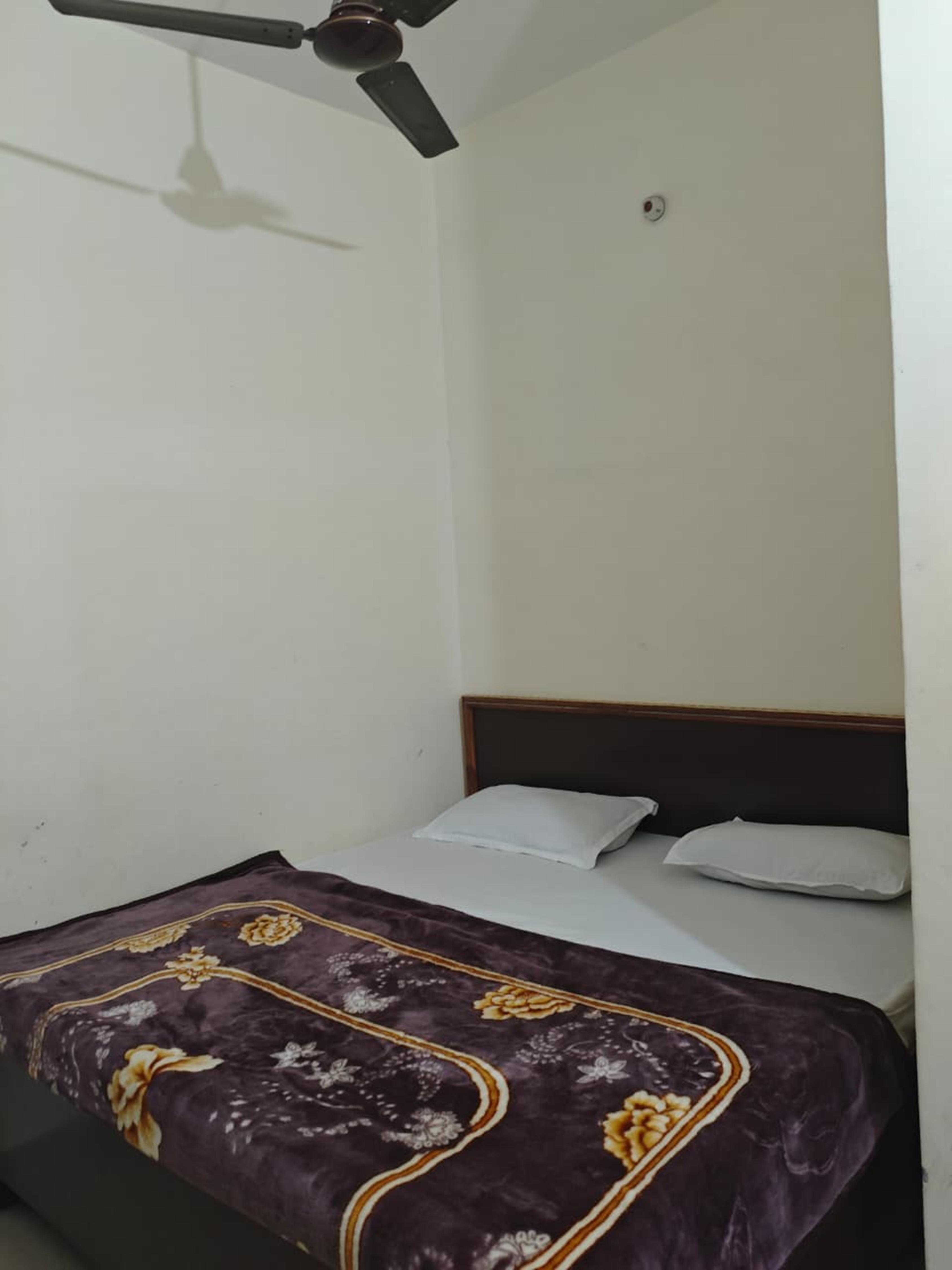Ajay Palace Ayodhya Room Type - Economy Non AC Room 