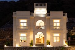 ELIVAAS Mandovar 1 Room Suite with Common Pool & Garden