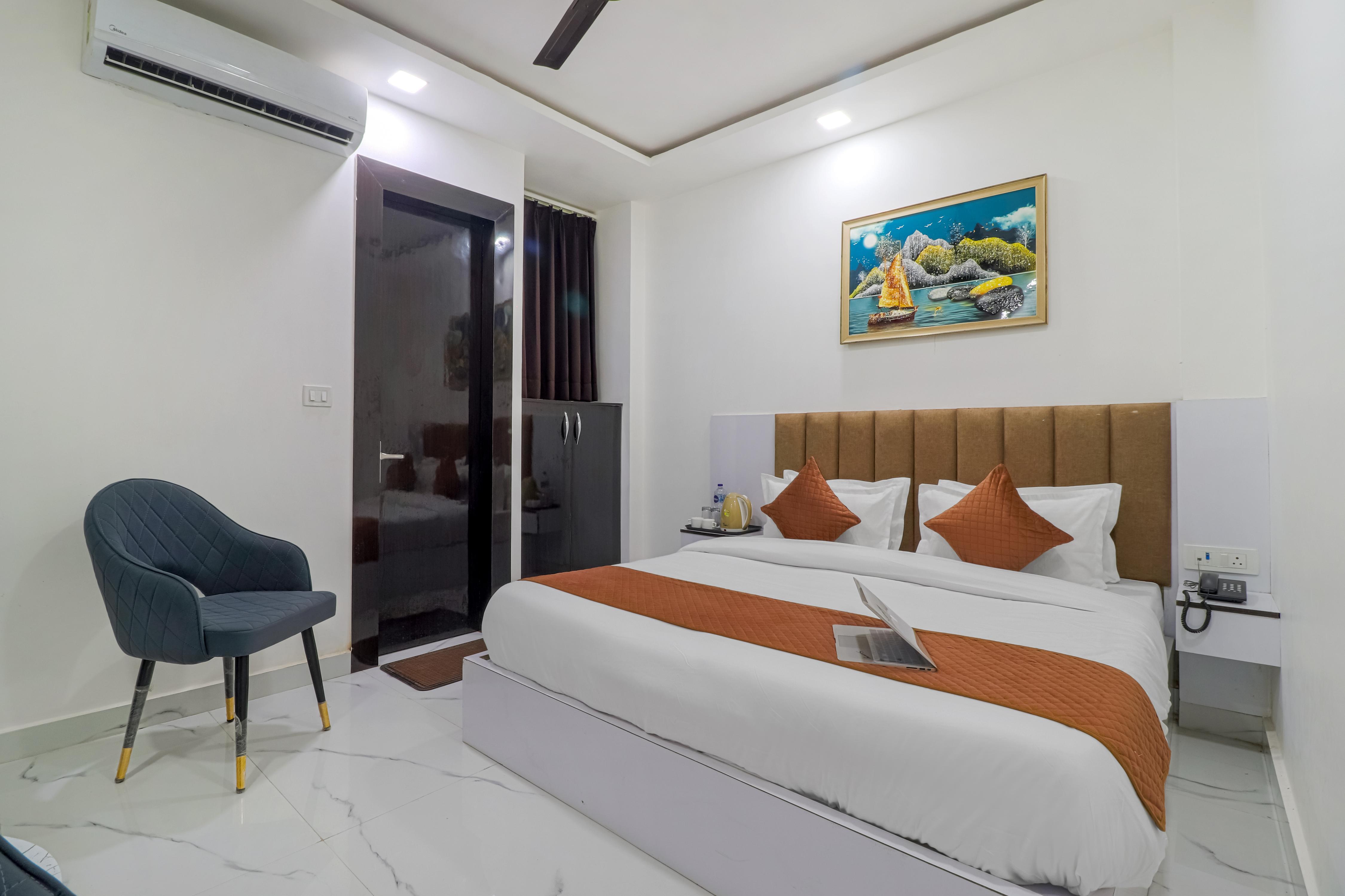 Hotel Riya Raj - Tap to explore photos